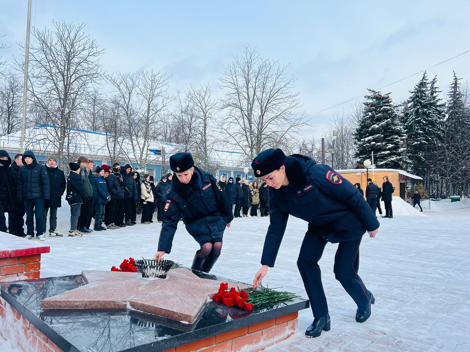 Полицейские Люберец приняли участие в мероприятии в честь 80-летия  освобождения Ленинграда | 31.01.2024 | Люберцы - БезФормата